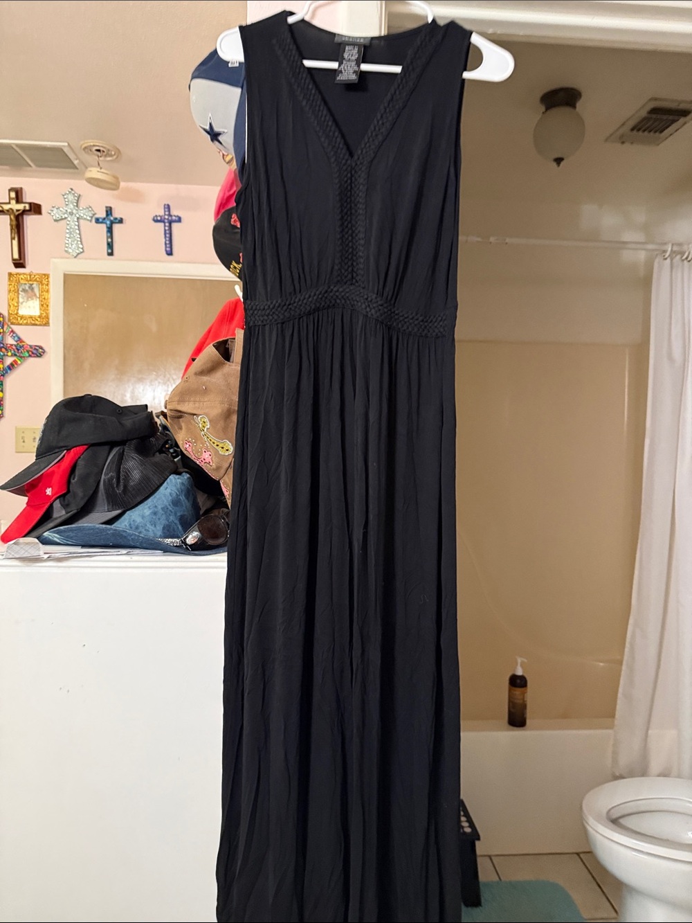Spense Black Sleeveless V-Neck Maxi Dress